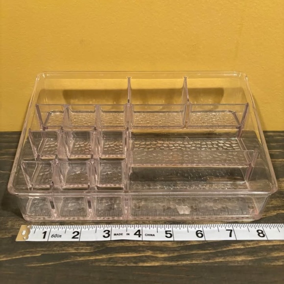 Clear Cosmetic Organizer like new! - Picture 1 of 8